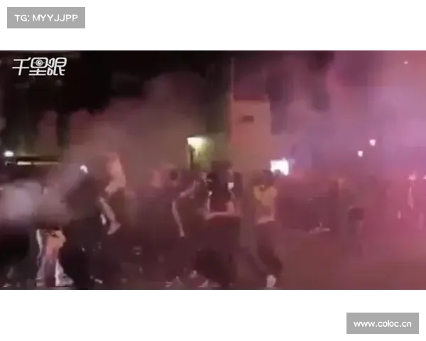 巴黎欧冠游行爆发混乱 球迷纵火烧车局势失控 巴黎欧冠游行爆发混乱 球迷纵火烧车局势失控